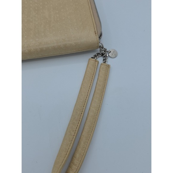 Hobo International Rylan Pumice Damask Embossed Leather Wallet Wristlet New - Picture 6 of 12